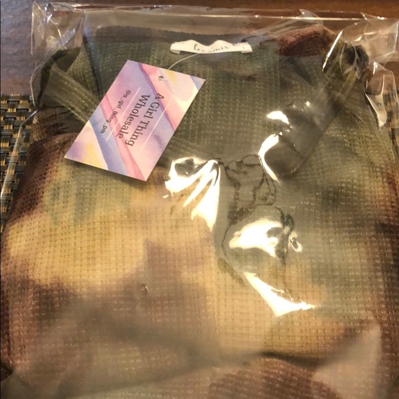 🛍️# 93 (Smal only) Tye Dye Waffle Top - Picture 5 of 5